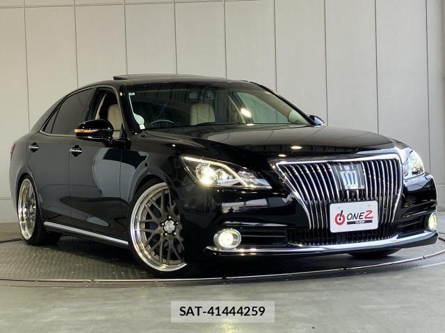 Toyota CROWN MAJESTA 2016-03 8335331-0