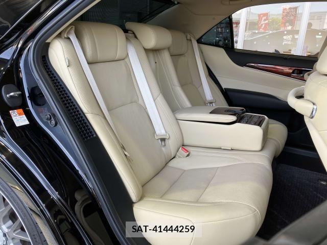 Toyota CROWN MAJESTA 2016-03 8335331-17