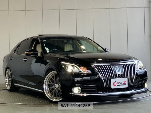 Toyota CROWN MAJESTA 2016-03 8335331-24