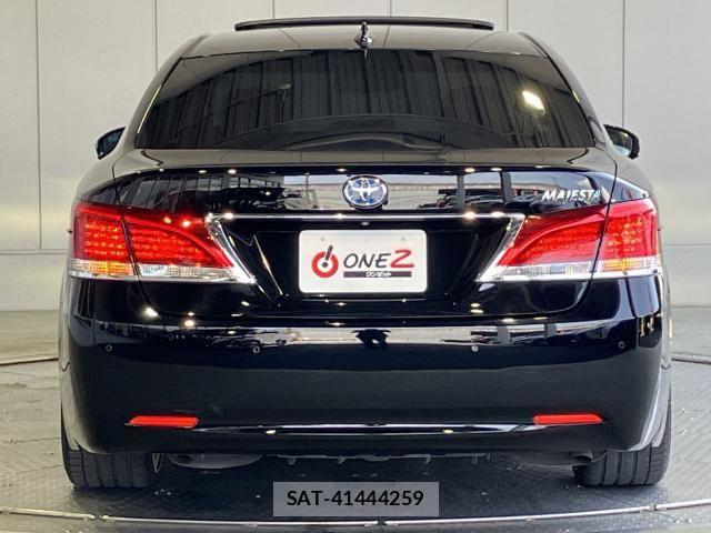 Toyota CROWN MAJESTA 2016-03 8335331-28