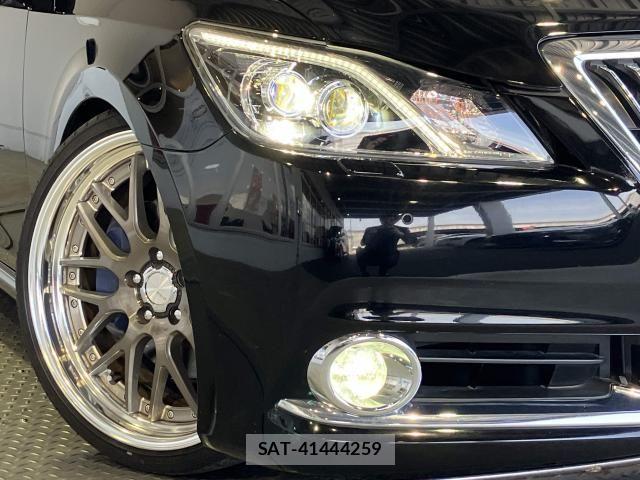 Toyota CROWN MAJESTA 2016-03 8335331-2