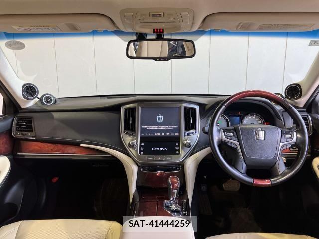 Toyota CROWN MAJESTA 2016-03 8335331-6