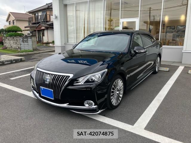 Toyota CROWN MAJESTA 2014-01 8371542-0