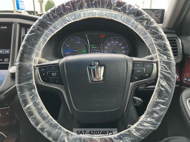 Toyota CROWN MAJESTA 2014-01 8371542-13