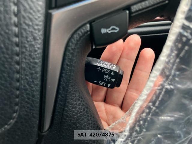 Toyota CROWN MAJESTA 2014-01 8371542-16