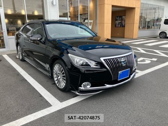 Toyota CROWN MAJESTA 2014-01 8371542-1