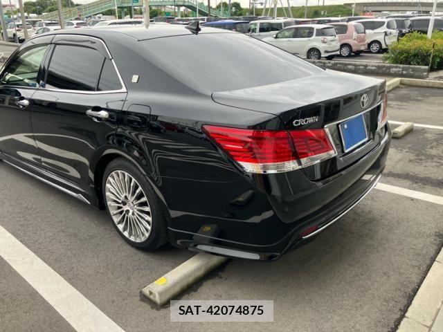 Toyota CROWN MAJESTA 2014-01 8371542-3