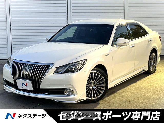 Toyota CROWN MAJESTA 2015-08 8438019-0