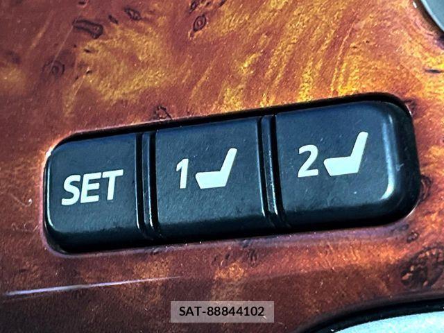 Toyota CROWN MAJESTA 2015-08 8438019-10