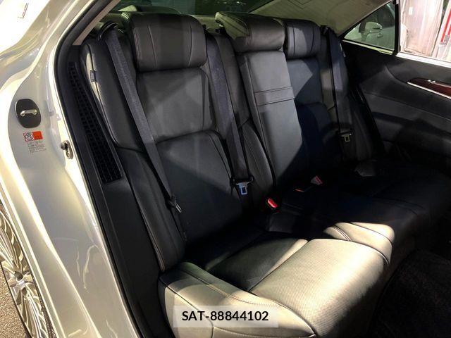 Toyota CROWN MAJESTA 2015-08 8438019-13