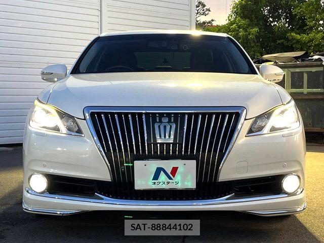 Toyota CROWN MAJESTA 2015-08 8438019-15