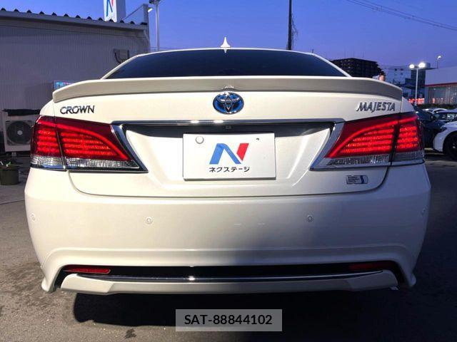 Toyota CROWN MAJESTA 2015-08 8438019-16