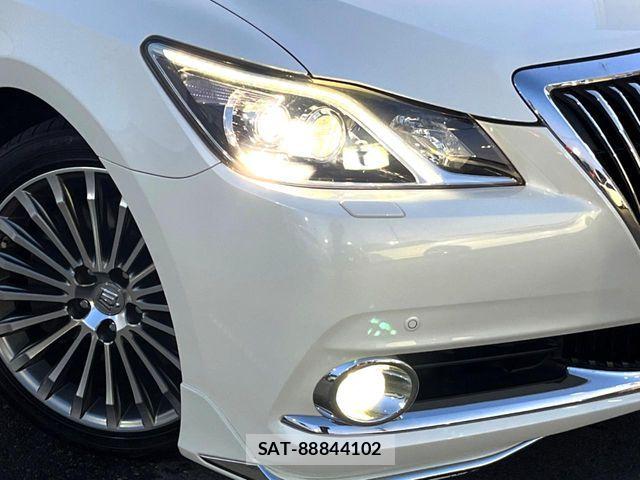 Toyota CROWN MAJESTA 2015-08 8438019-17