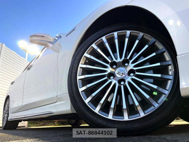 Toyota CROWN MAJESTA 2015-08 8438019-18