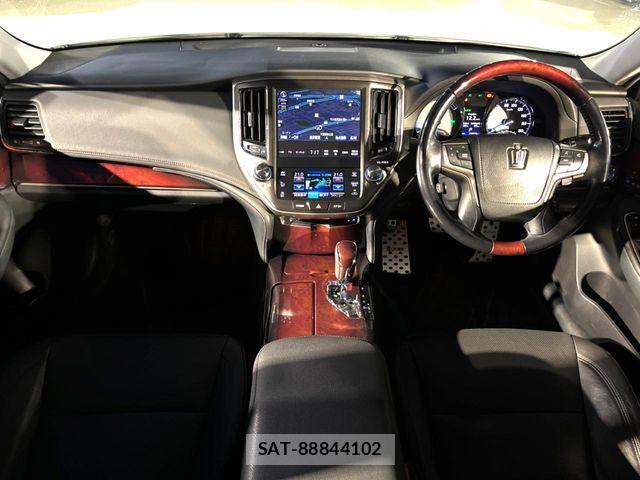 Toyota CROWN MAJESTA 2015-08 8438019-1