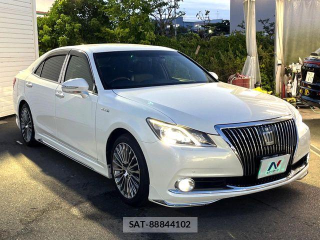 Toyota CROWN MAJESTA 2015-08 8438019-19