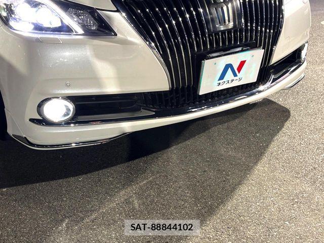 Toyota CROWN MAJESTA 2015-08 8438019-2