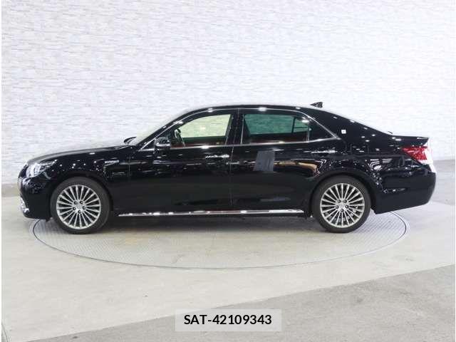 Toyota CROWN MAJESTA 2017-07 8524152-12