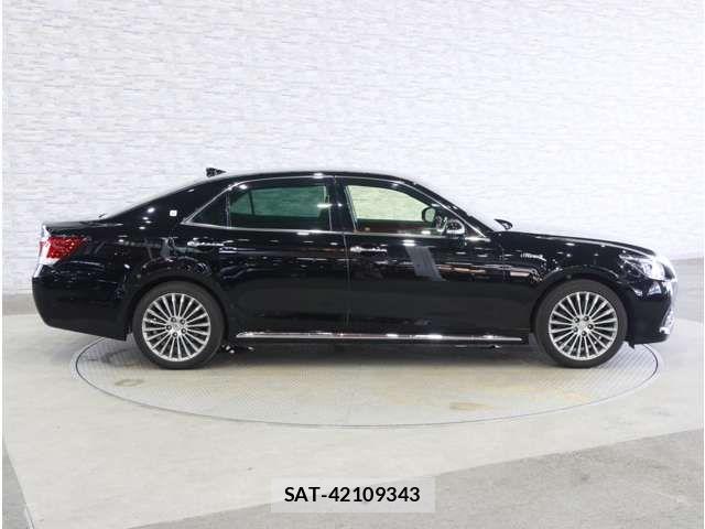 Toyota CROWN MAJESTA 2017-07 8524152-13