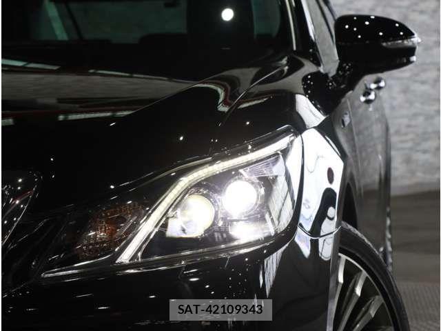 Toyota CROWN MAJESTA 2017-07 8524152-15