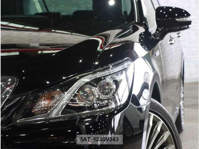 Toyota CROWN MAJESTA 2017-07 8524152-16