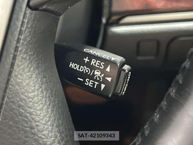 Toyota CROWN MAJESTA 2017-07 8524152-7