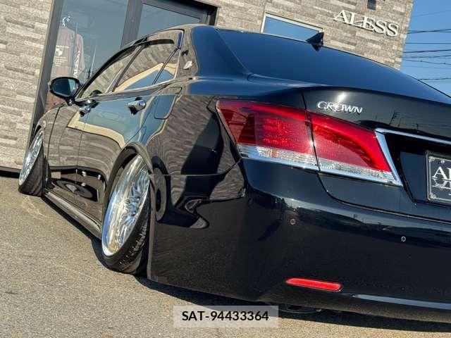 Toyota CROWN MAJESTA 2016-04 8561532-9