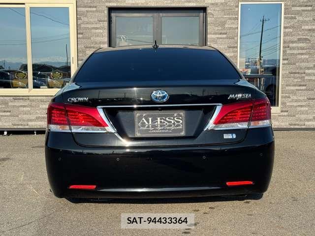 Toyota CROWN MAJESTA 2016-04 8561532-11