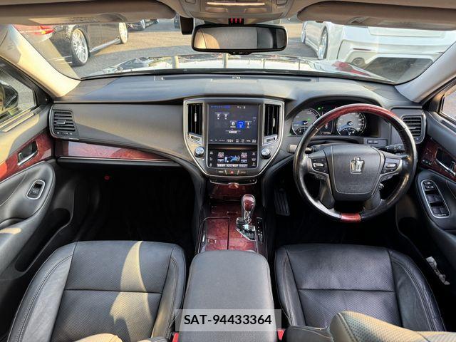 Toyota CROWN MAJESTA 2016-04 8561532-14