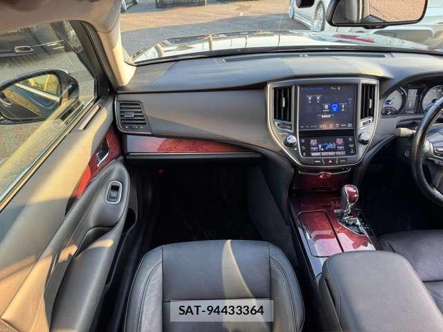 Toyota CROWN MAJESTA 2016-04 8561532-15