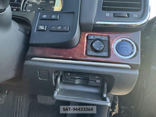 Toyota CROWN MAJESTA 2016-04 8561532-19