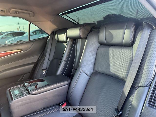 Toyota CROWN MAJESTA 2016-04 8561532-24