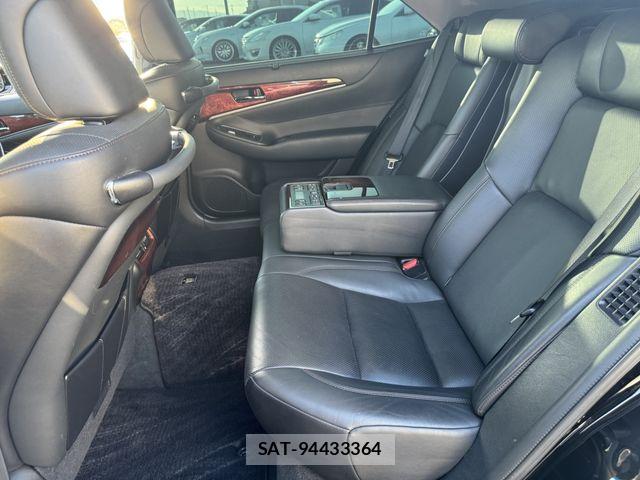Toyota CROWN MAJESTA 2016-04 8561532-25