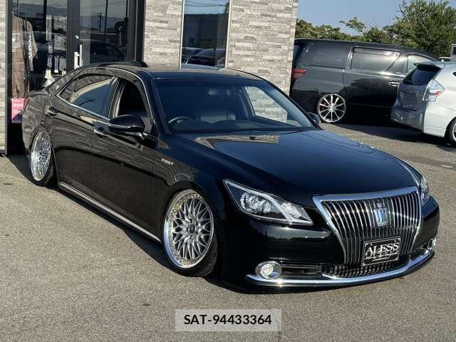 Toyota CROWN MAJESTA 2016-04 8561532-2