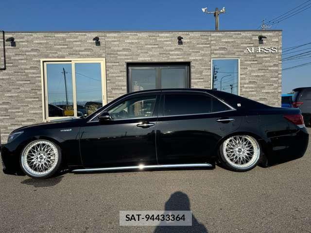 Toyota CROWN MAJESTA 2016-04 8561532-4