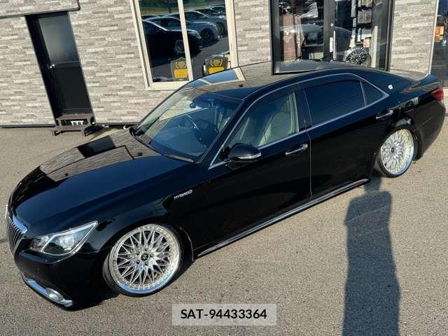 Toyota CROWN MAJESTA 2016-04 8561532-5