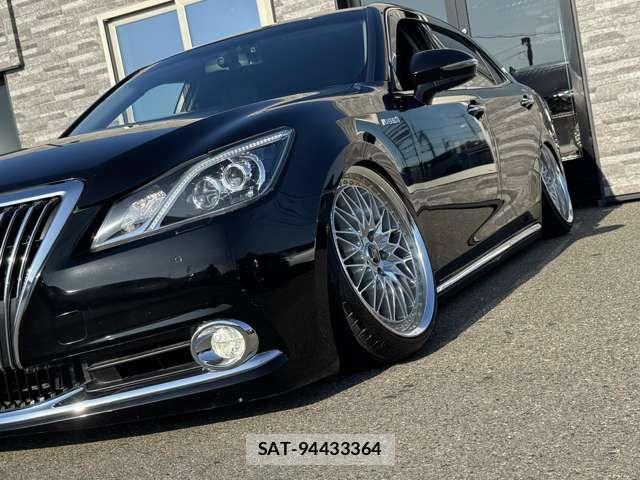 Toyota CROWN MAJESTA 2016-04 8561532-8