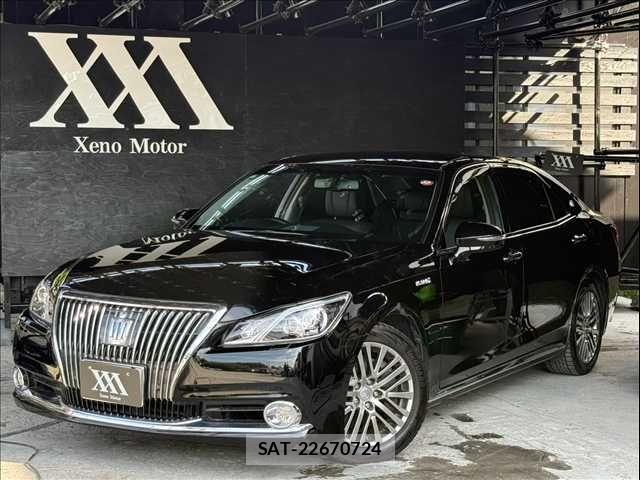 Toyota CROWN MAJESTA 2016-08 8561533-0