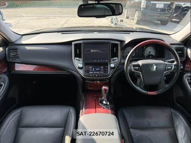 Toyota CROWN MAJESTA 2016-08 8561533-9