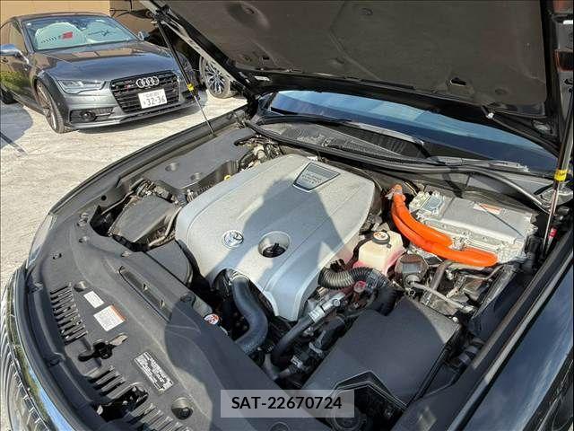 Toyota CROWN MAJESTA 2016-08 8561533-12