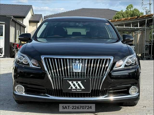 Toyota CROWN MAJESTA 2016-08 8561533-3