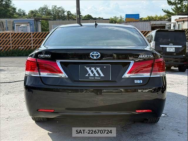 Toyota CROWN MAJESTA 2016-08 8561533-4