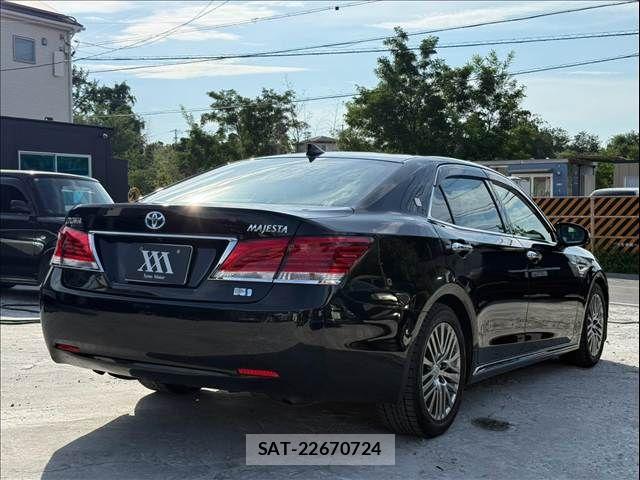 Toyota CROWN MAJESTA 2016-08 8561533-5