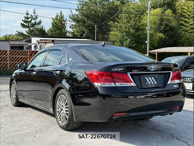 Toyota CROWN MAJESTA 2016-08 8561533-6