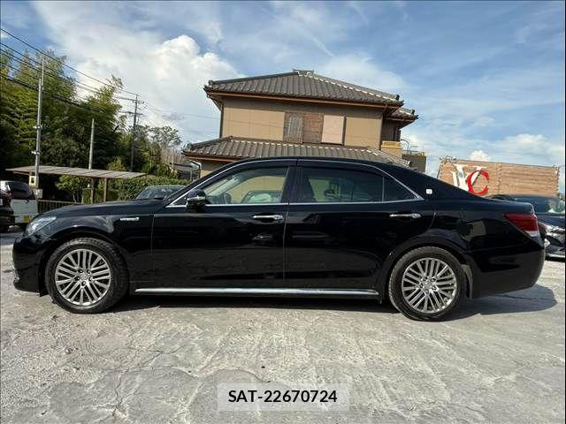 Toyota CROWN MAJESTA 2016-08 8561533-8