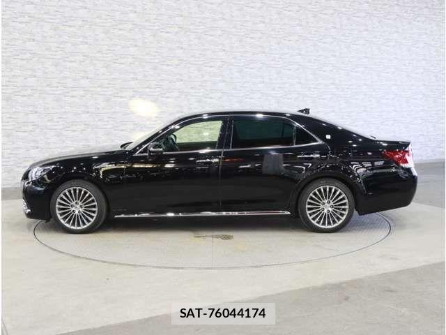 Toyota CROWN MAJESTA 2018-07 8561530-11