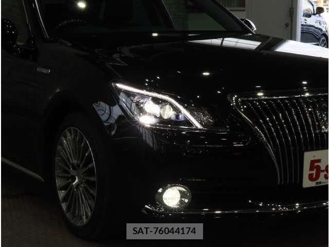 Toyota CROWN MAJESTA 2018-07 8561530-14