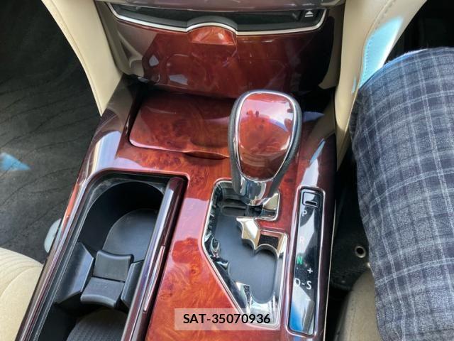 Toyota CROWN MAJESTA 2014-05 8626265-18