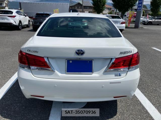 Toyota CROWN MAJESTA 2014-05 8626265-3