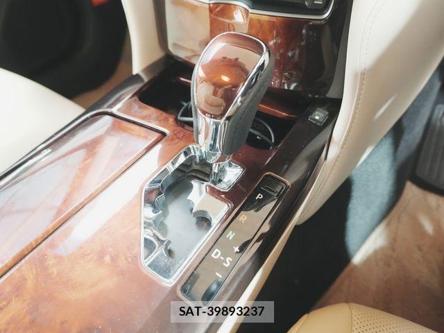 Toyota CROWN MAJESTA 2015-04 8658540-17
